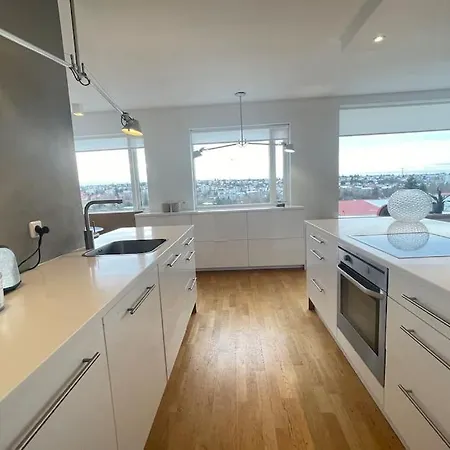 Apartment Modern And Centrally Located 3bedr In Reykjavik